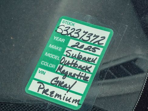 Used 2025 Subaru Outback Premium AWD/4WD image 27