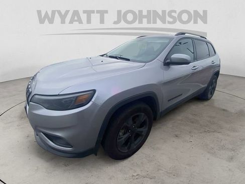 Used 2019 Jeep Cherokee Latitude Plus AWD/4WD image 2