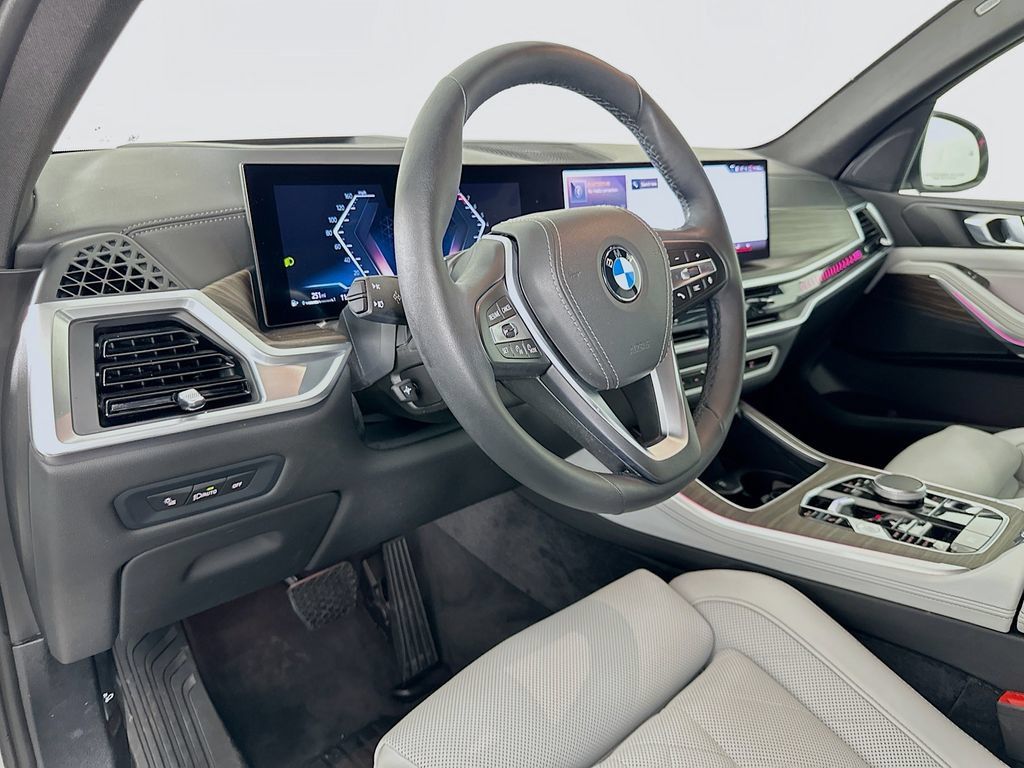 Certified 2024 BMW X5 xDrive40i w/ Parking Assistance Package AWD/4WD image 9