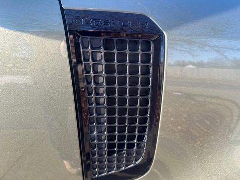 Used 2020 Land Rover Defender 110 SE image 14