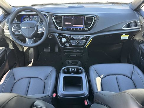 New 2026 Chrysler Voyager LX image 23