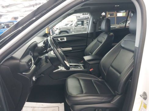 Used 2022 Ford Explorer XLT w/ Equipment Group 202A AWD/4WD image 4