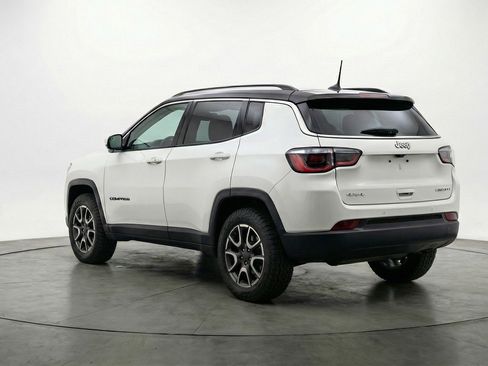 Used 2025 Jeep Compass Trailhawk AWD/4WD image 6