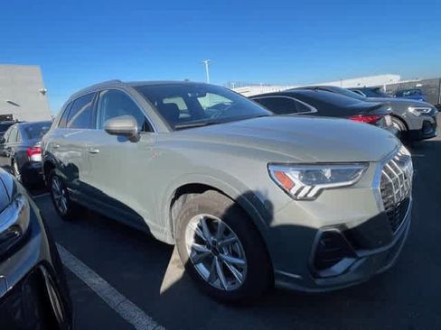 Used 2025 Audi Q3 2.0T Premium image 2