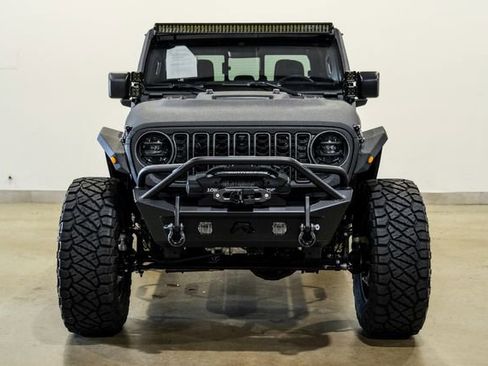 Used 2025 Jeep Gladiator Rubicon w/ Safety Group AWD/4WD image 2