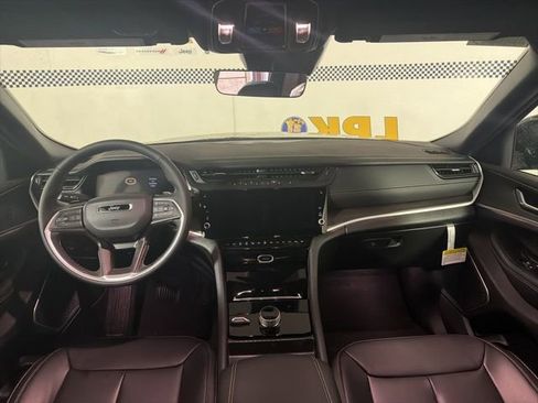New 2026 Jeep Grand Cherokee Limited w/ Limited Altitude Package AWD/4WD image 2