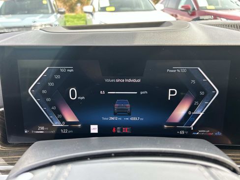 Used 2024 BMW X7 xDrive40i w/ Premium Package image 29