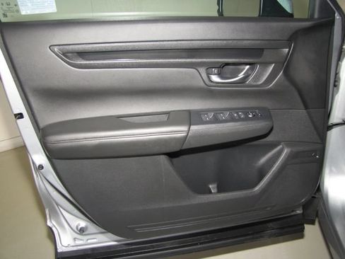 Used 2025 Honda CR-V LX image 9