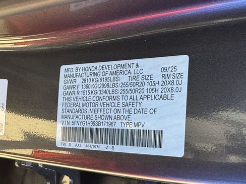 Used 2025 Honda Pilot Black Edition image 38