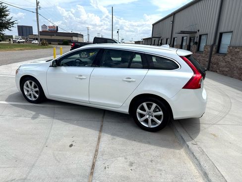 Used 2016 Volvo V60 T5 Premier image 14