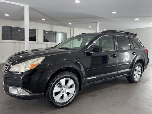 Used 2011 Subaru Outback 2.5i Premium image 2