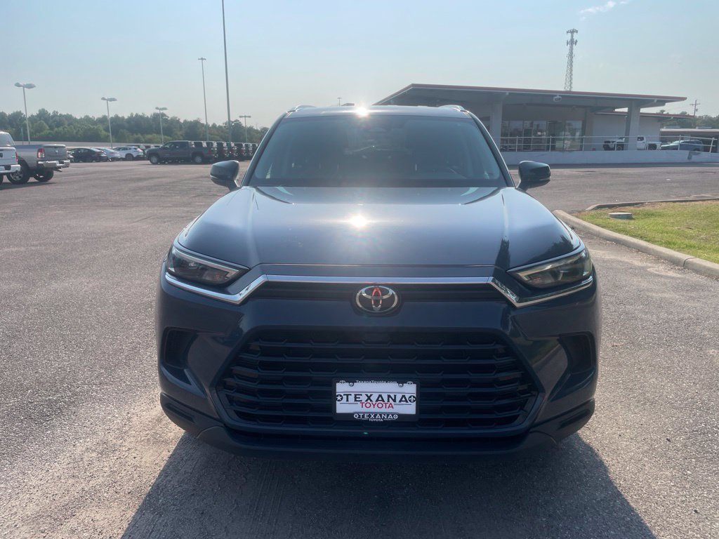 Used 2024 Toyota Grand Highlander FWD image 2