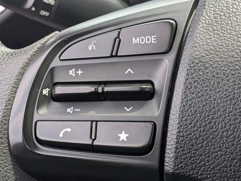 Certified 2024 Hyundai Venue SE FWD image 16
