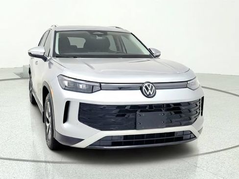 Used 2026 Volkswagen Tiguan S FWD image 2