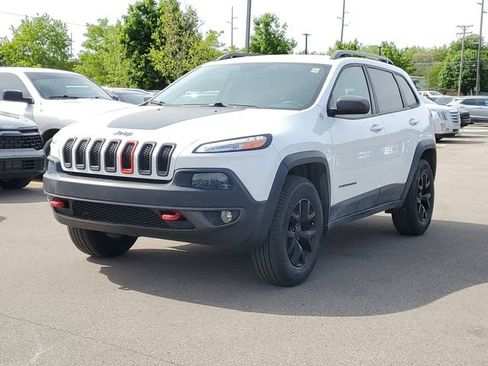 Used 2016 Jeep Cherokee Trailhawk w/ Cold Weather Group AWD/4WD image 2