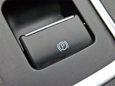 Used 2017 Ford Escape SE image 27