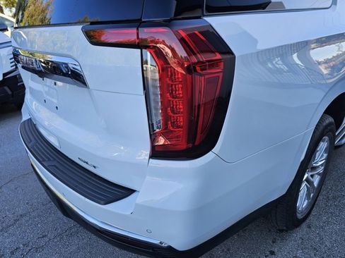 Used 2023 GMC Yukon XL SLT w/ SLT Luxury Package image 13