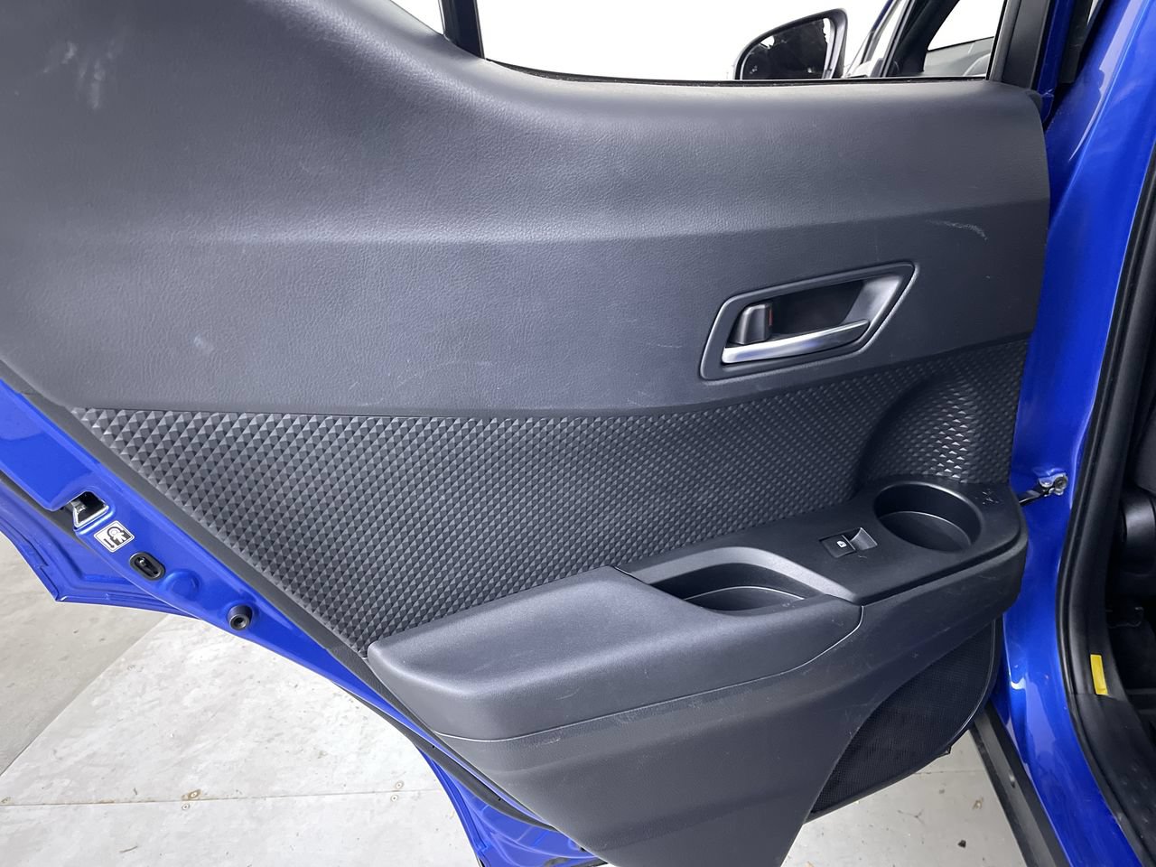 Used 2019 Toyota C-HR XLE FWD image 20
