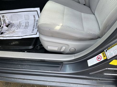 Used 2014 Toyota Camry LE image 8