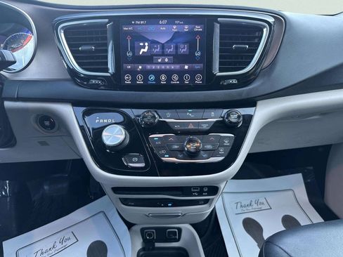 Used 2018 Chrysler Pacifica Touring-L Plus w/ Tire & Wheel Group FWD image 25