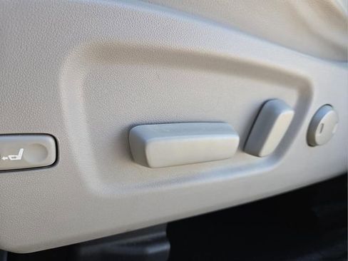 Used 2019 Toyota Highlander XLE image 22