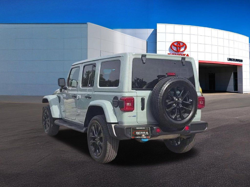 Used 2024 Jeep Wrangler Unlimited Sahara w/ Technology Group AWD/4WD image 10