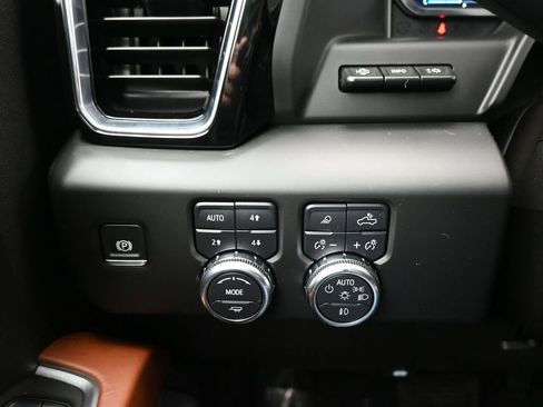 Used 2025 GMC Sierra 3500 Denali Ultimate image 19