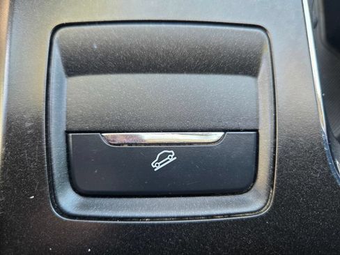 Used 2018 Ford Fusion SE w/ Equipment Group 201A FWD image 21