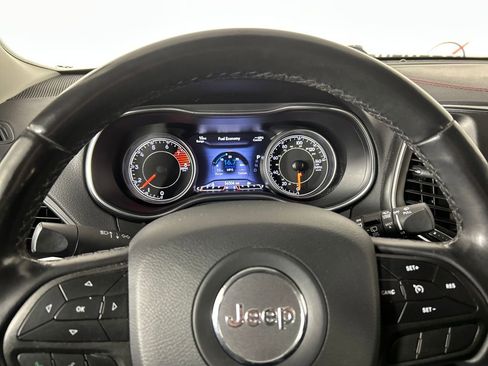 Used 2020 Jeep Cherokee Trailhawk image 14