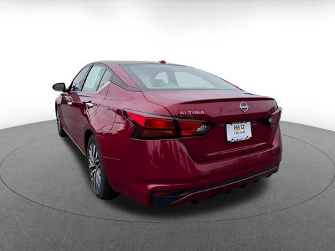 Used 2025 Nissan Altima 2.5 SV FWD image 9