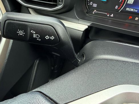 Used 2023 Ford Explorer XLT w/ Equipment Group 202A image 27