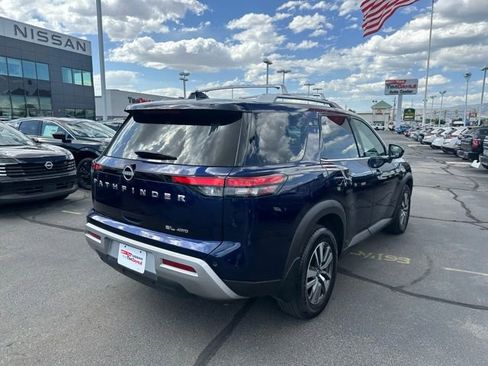 Used 2023 Nissan Pathfinder SL AWD/4WD image 11