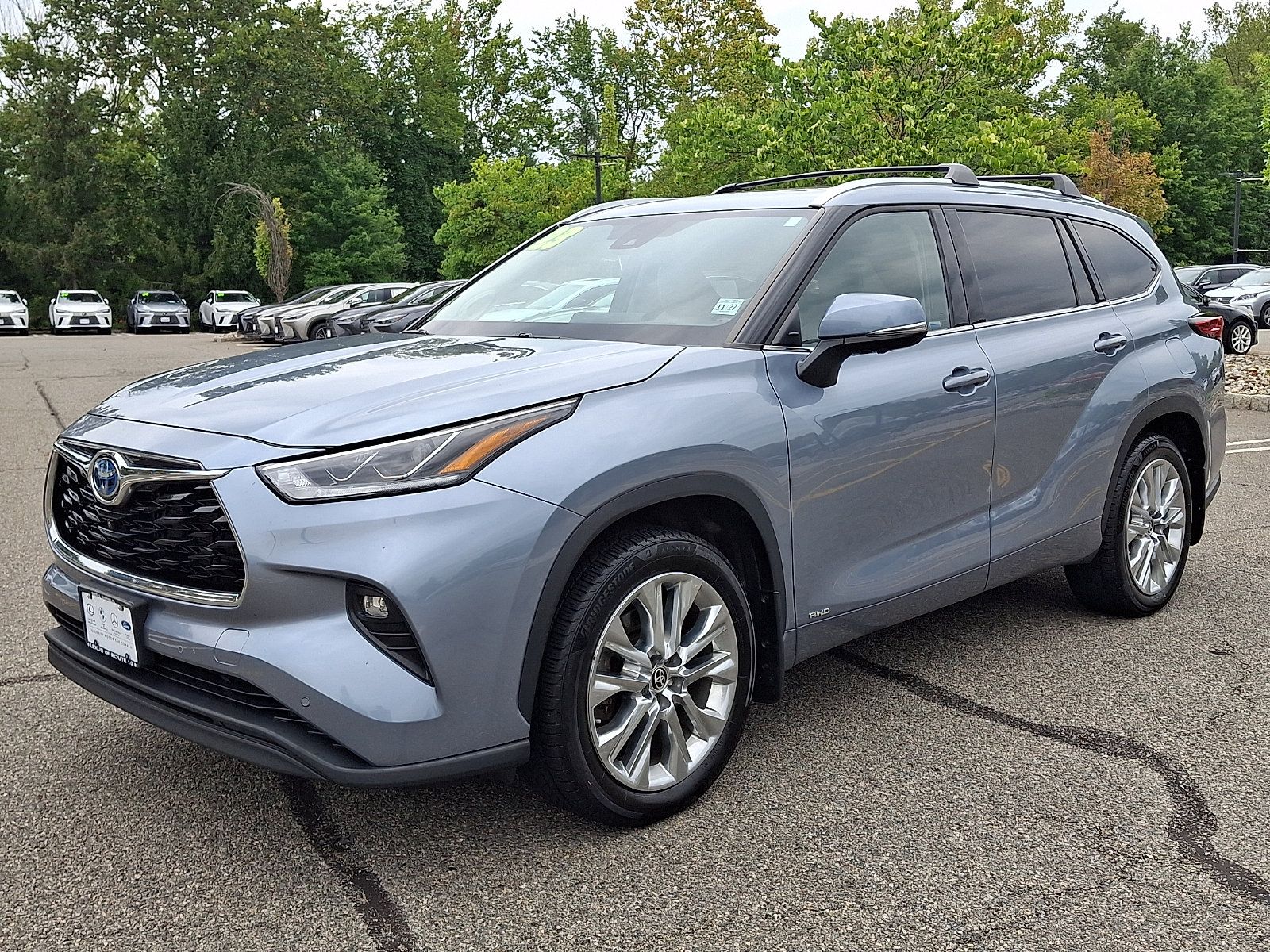 Used 2023 Toyota Highlander Limited AWD/4WD image 3