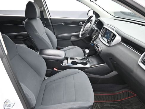 Used 2019 Kia Sorento LX FWD image 18
