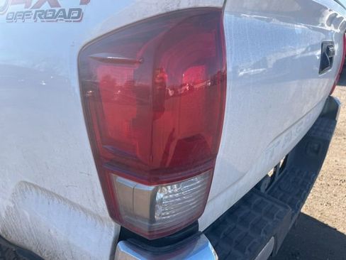 Used 2017 Toyota Tacoma TRD Off-Road image 10