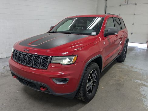 Used 2017 Jeep Grand Cherokee Trailhawk w/ Trailhawk Luxury Group AWD/4WD image 11