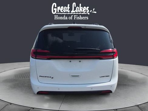 Used 2025 Chrysler Pacifica Limited FWD image 4