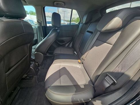 Used 2020 Chevrolet Trax LT w/ LT Convenience Package FWD image 27