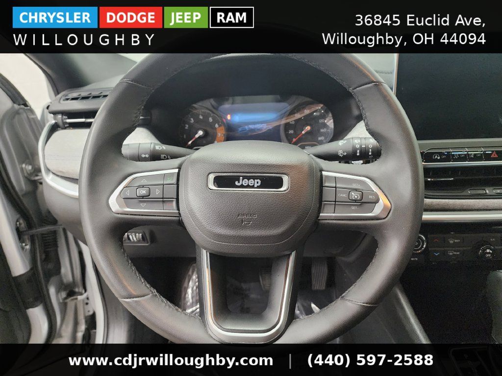 Used 2024 Jeep Compass Latitude AWD/4WD image 16