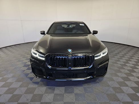 Used 2022 BMW 740i w/ M Sport Package RWD image 2