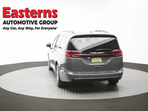 Used 2022 Chrysler Pacifica Limited image 64