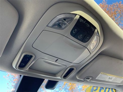 Used 2019 Chrysler Pacifica Limited image 39