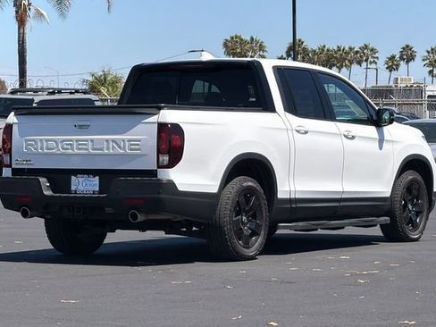 Used 2025 Honda Ridgeline Black Edition image 4