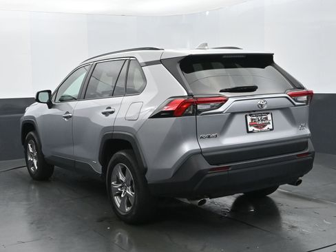 Used 2025 Toyota RAV4 XLE image 4