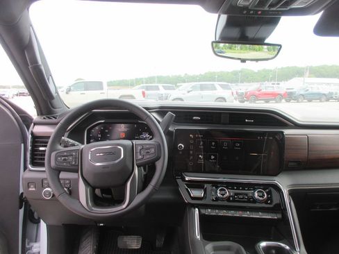 New 2026 GMC Sierra 2500 Denali Ultimate AWD/4WD image 17