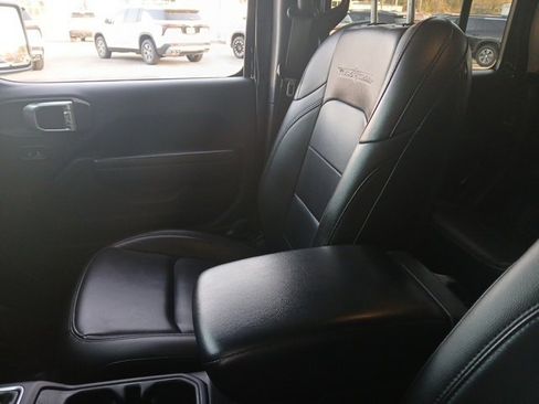 Used 2022 Jeep Gladiator Sport image 32