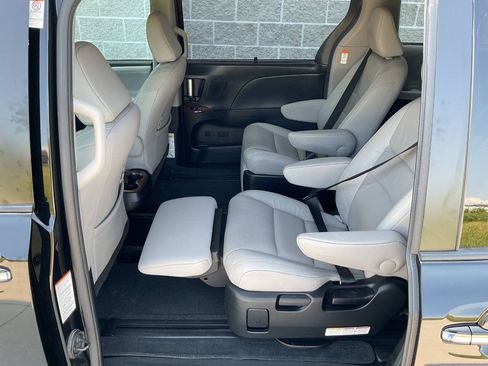 Used 2016 Toyota Sienna Limited w/ Protection Package FWD image 37
