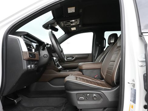 Used 2025 GMC Yukon Denali Ultimate AWD/4WD image 19