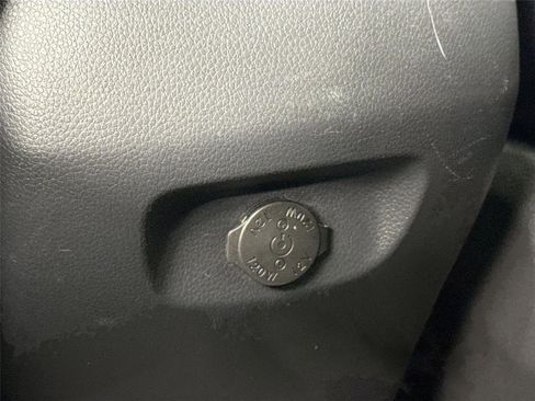 Used 2017 Hyundai Santa Fe SE Ultimate image 42