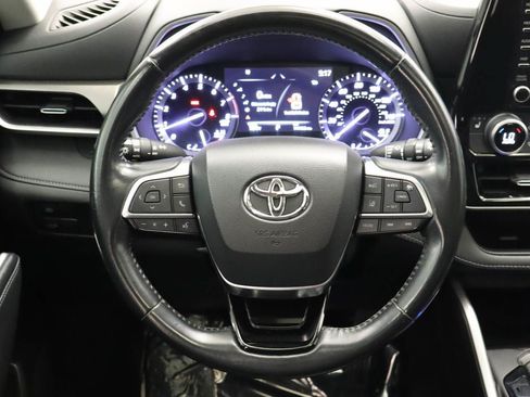 Used 2021 Toyota Highlander XLE FWD image 13